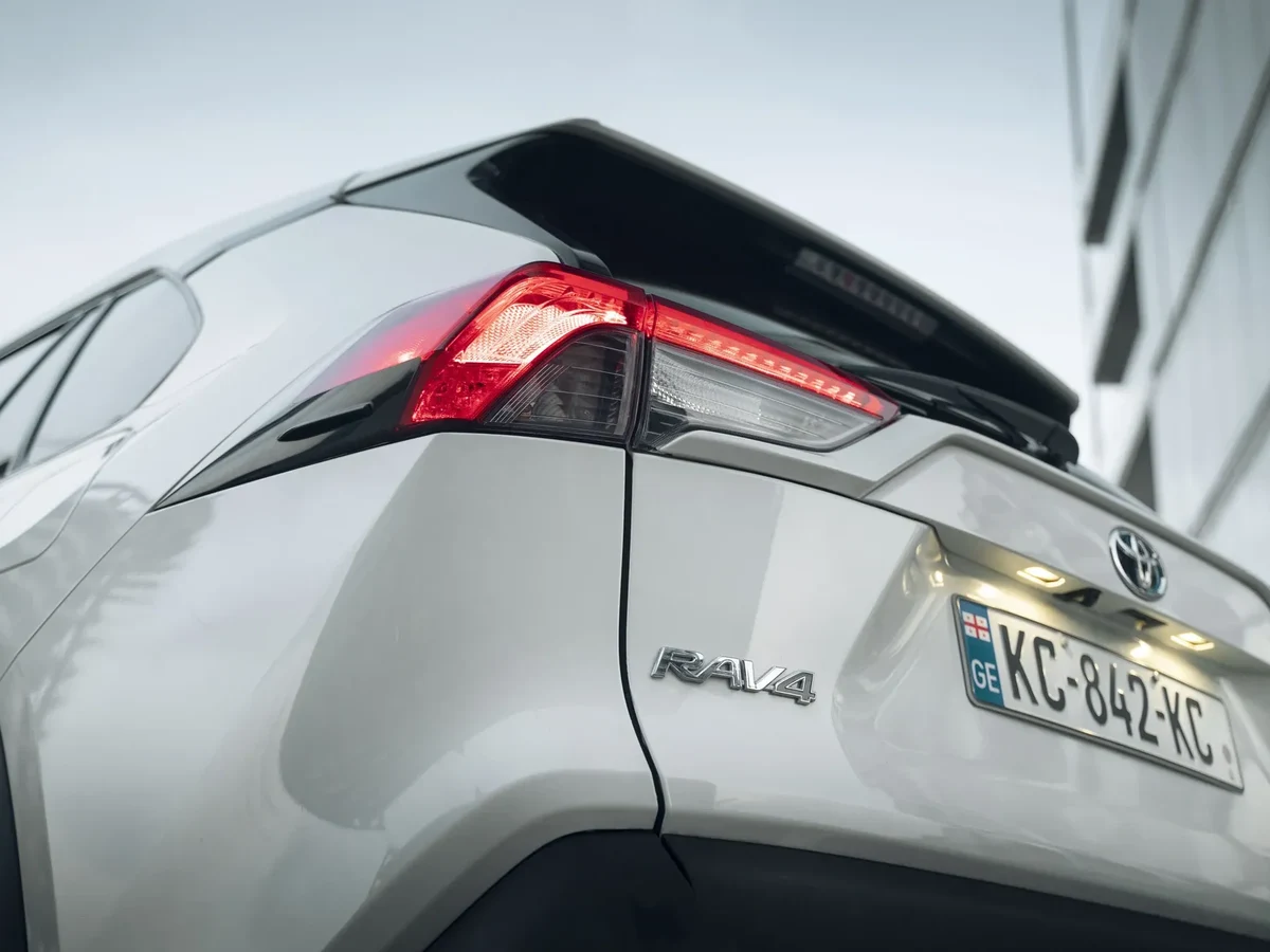 TOYOTA RAV4 5