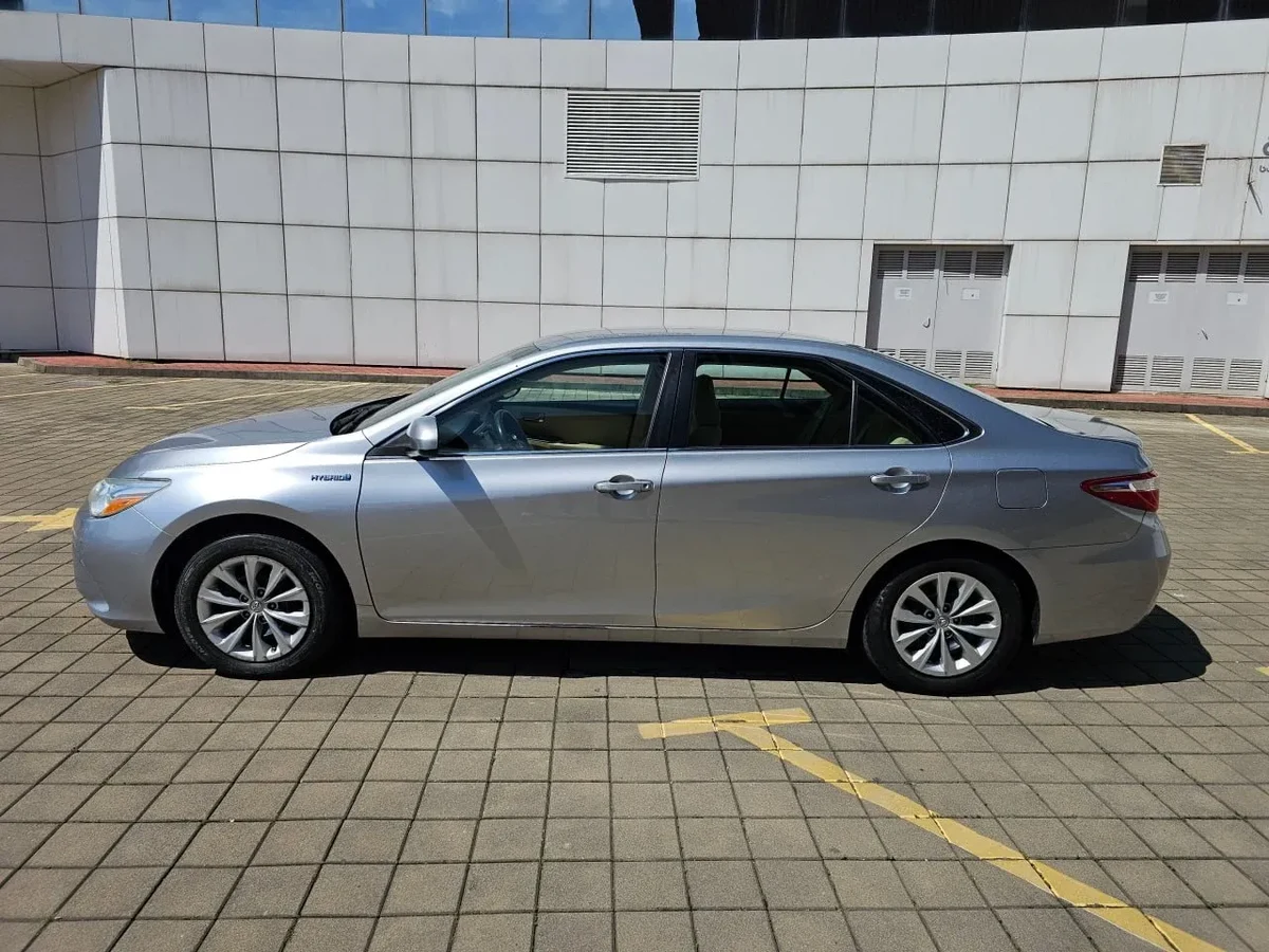 TOYOTA Camry 4