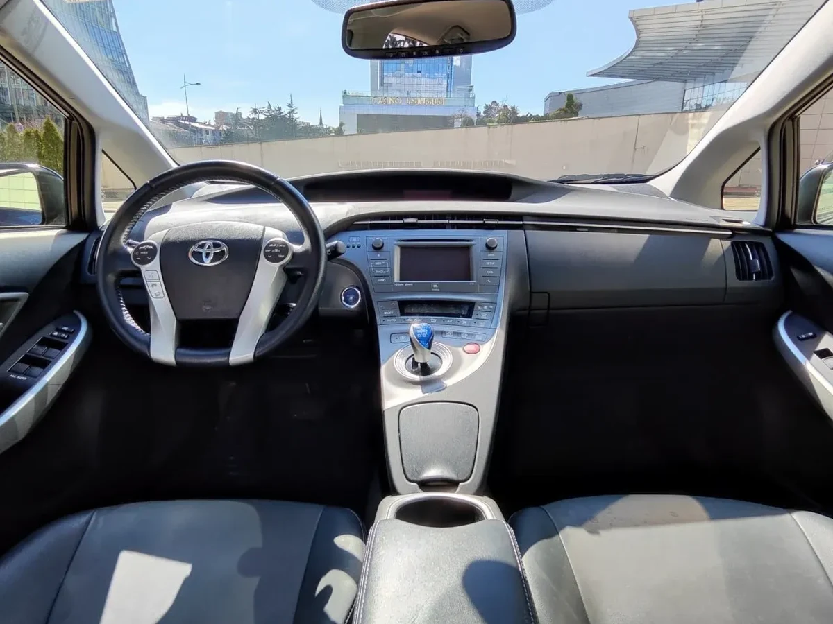 TOYOTA Prius 3