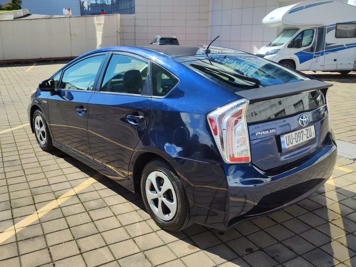 TOYOTA Prius 4