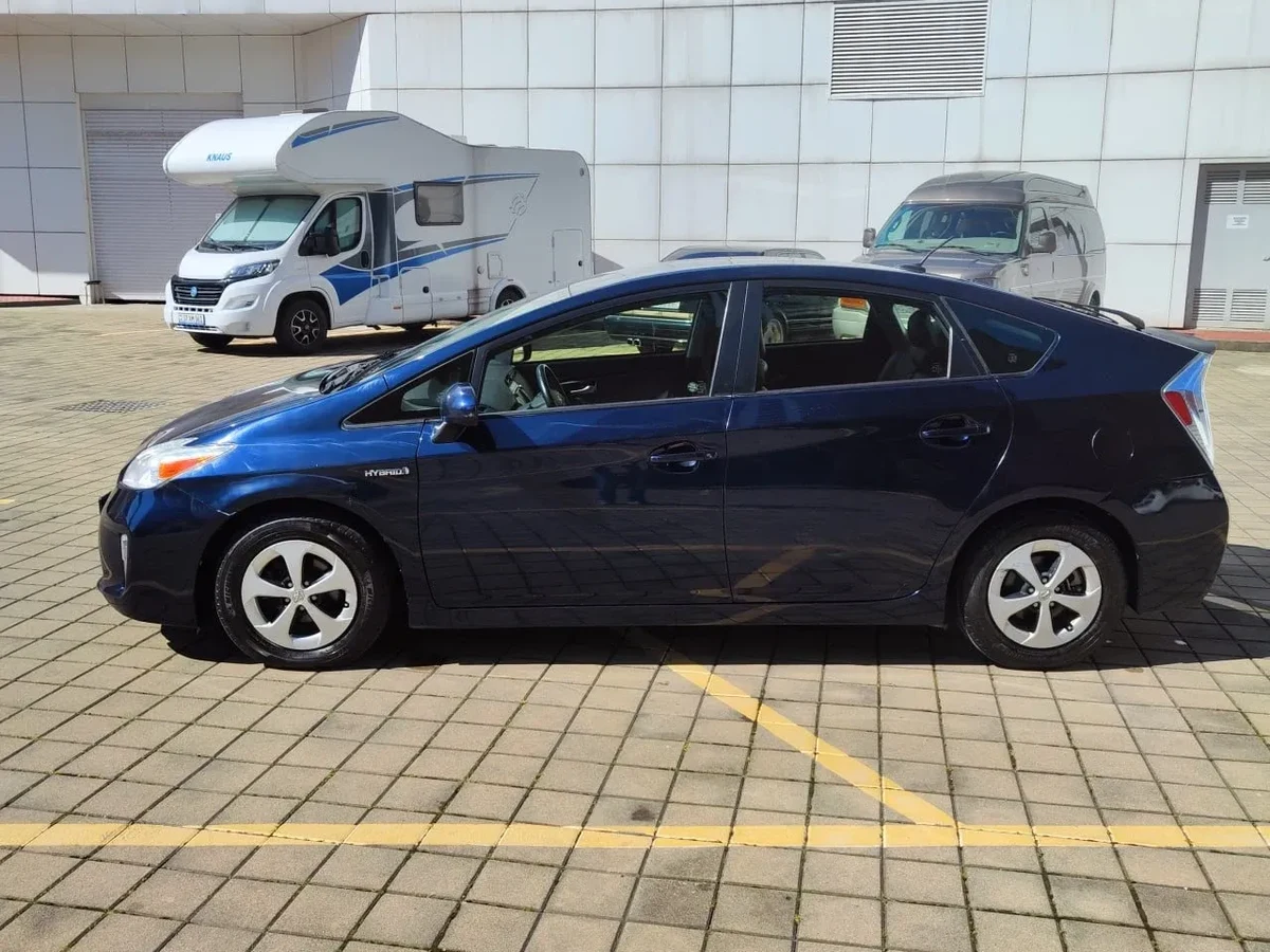 TOYOTA Prius 6