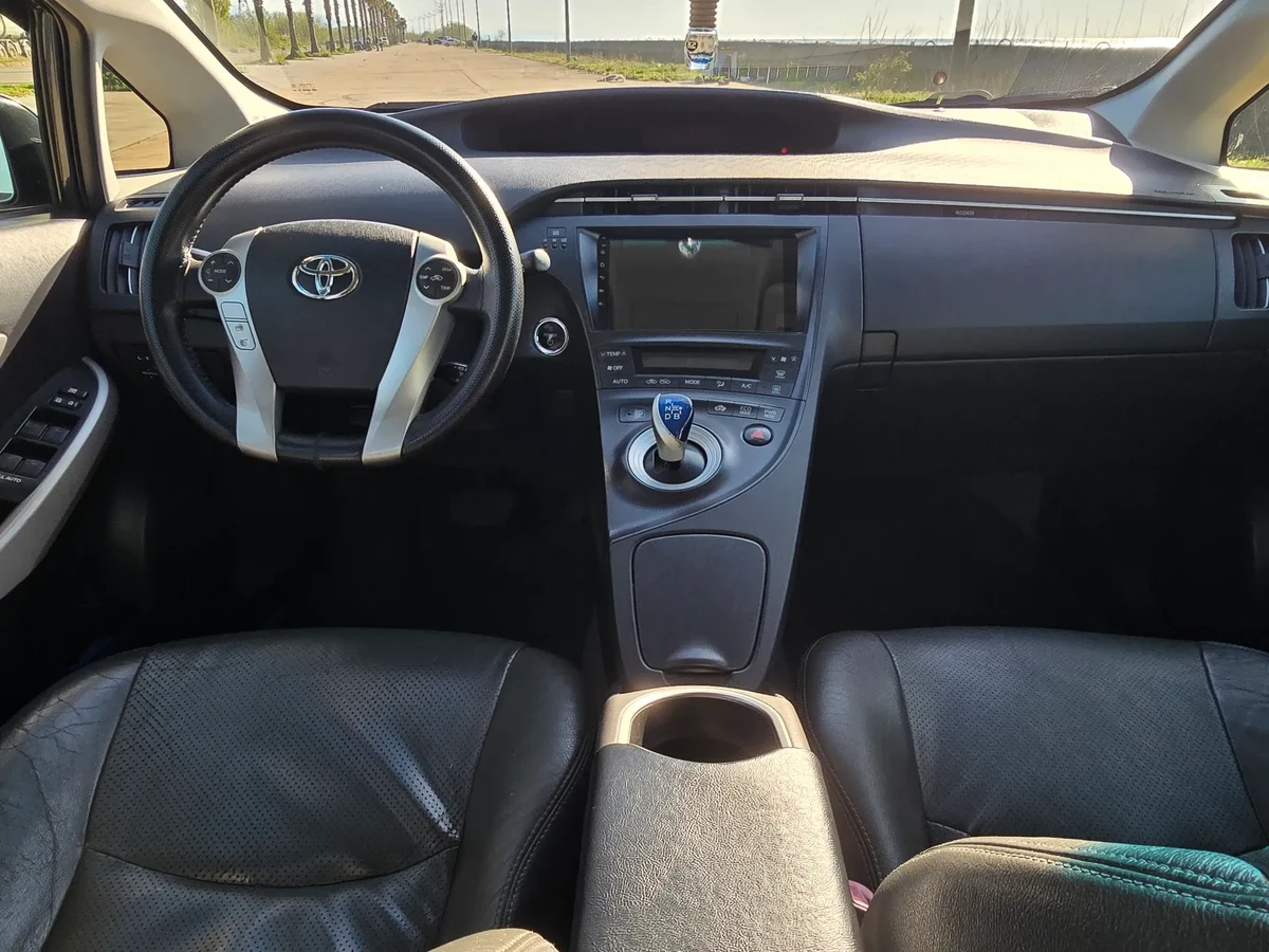 TOYOTA Prius  6