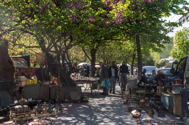 The Dry Bridge in Tbilisi: flea market and prices