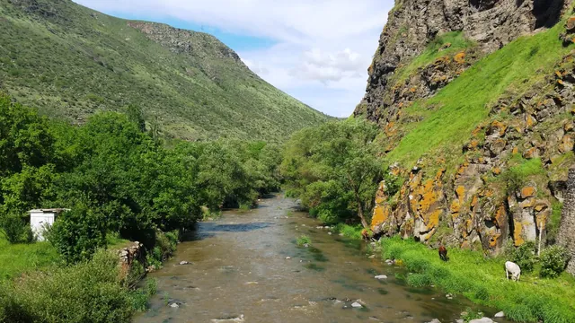 Mtkvari gorge near Khertvisi
