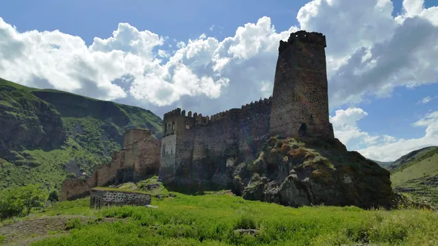 Watchtower and fortress walls at Khertvisi