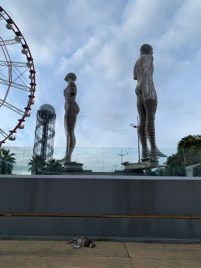 The Ali and Nino statue on Batumi boulevard